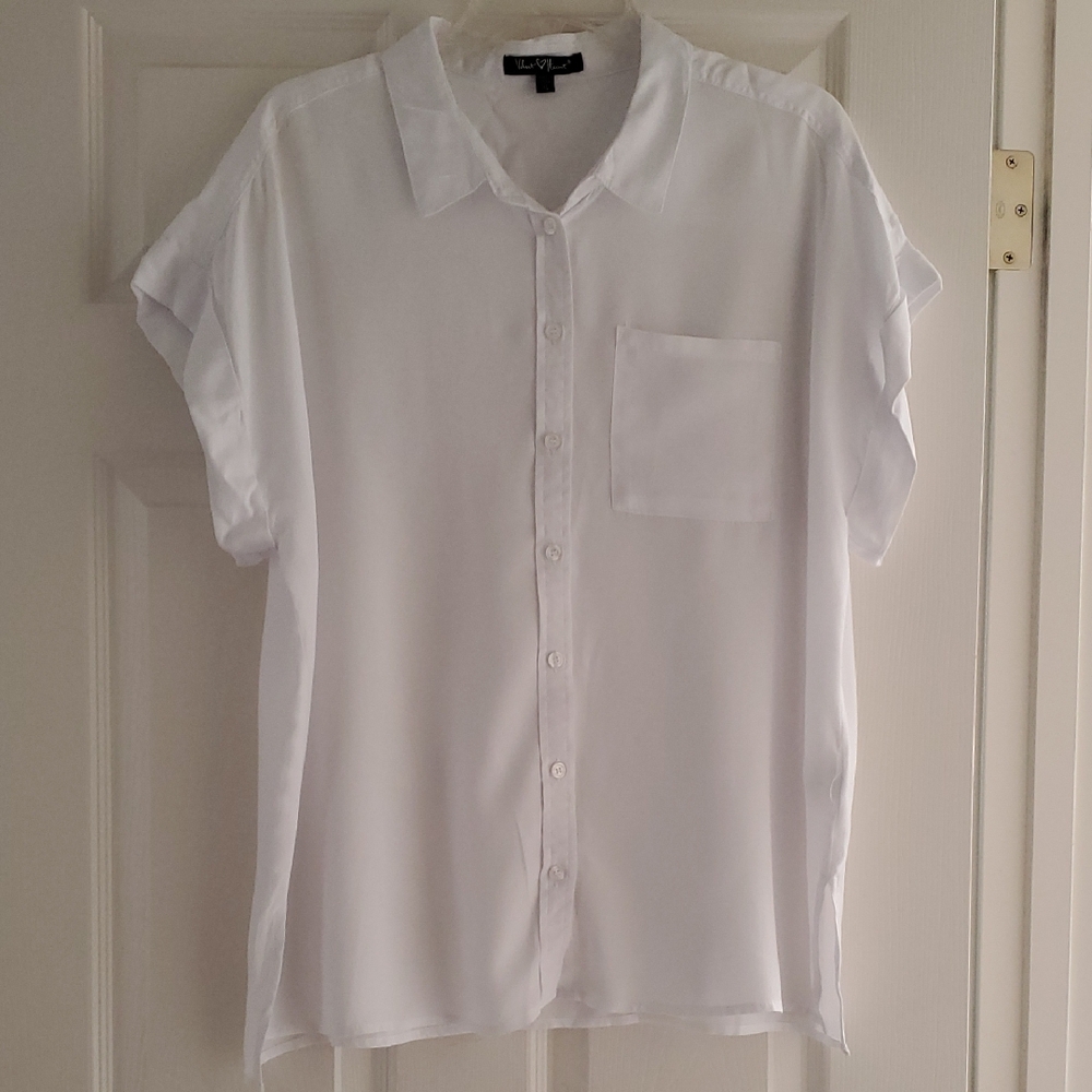 Velvet Heart Classic White Button-Up Blouse